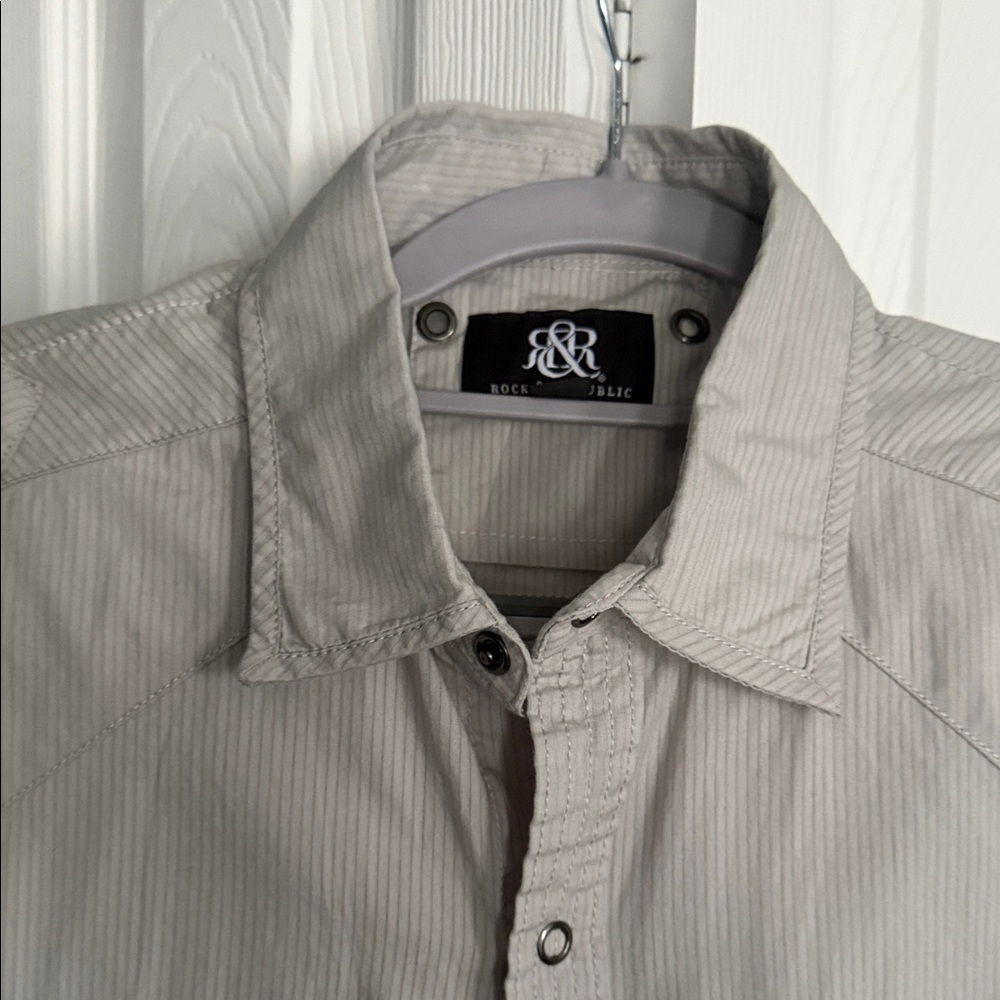 Rock & Republic Men's Light Gray Button Down Shirt